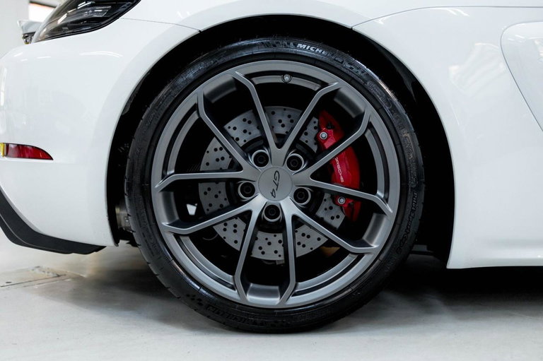 Porsche 718 Cayman GT4