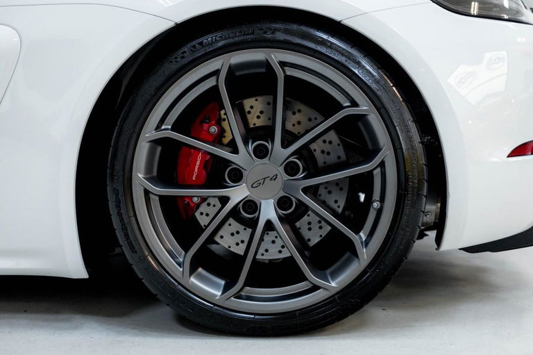 Porsche 718 Cayman GT4