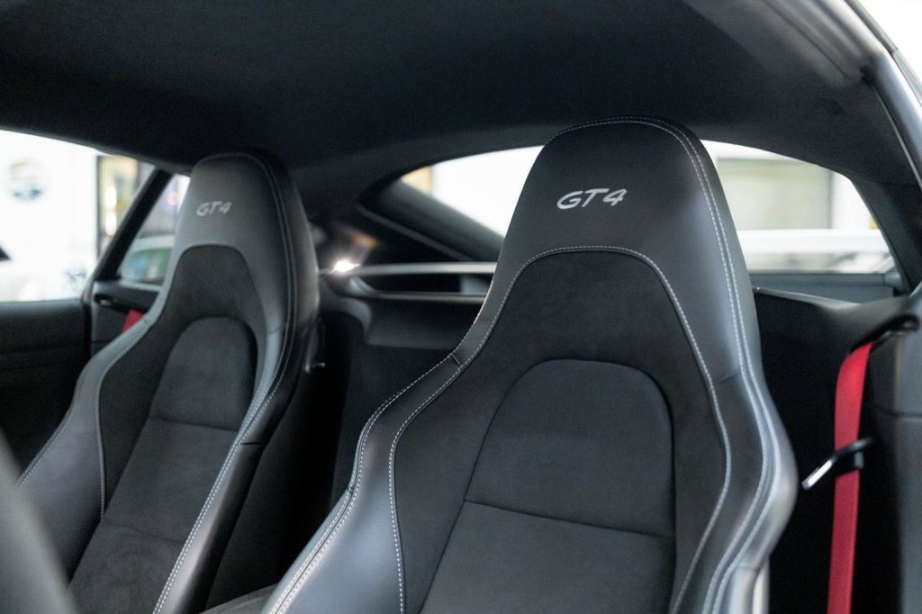 Porsche 718 Cayman GT4