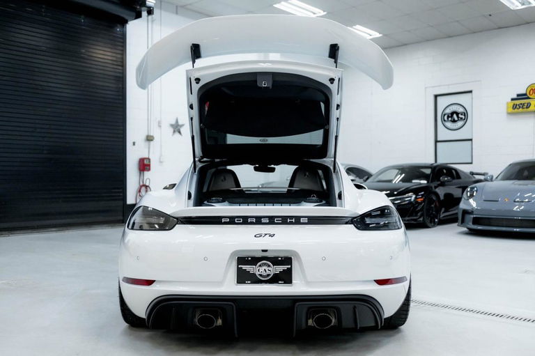 Porsche 718 Cayman GT4