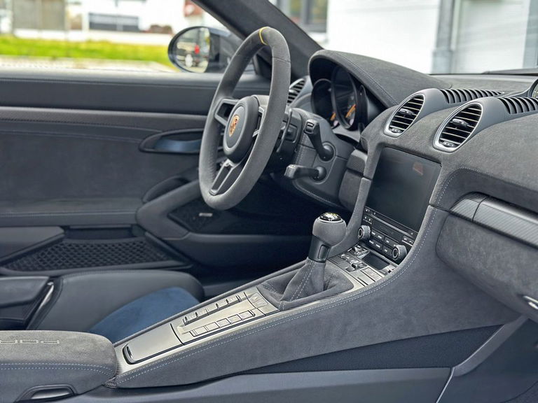 Porsche 718 Cayman GT4 RS