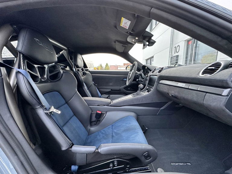 Porsche 718 Cayman GT4 RS