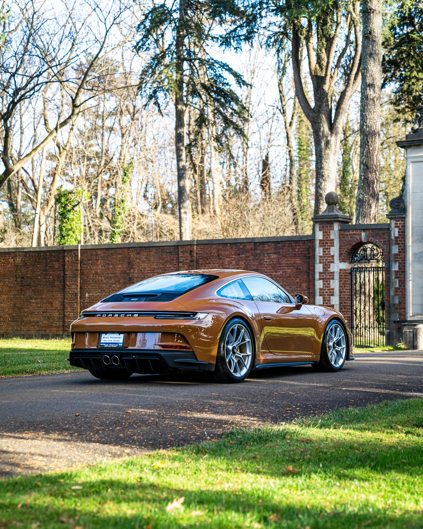 Porsche 992 GT3 Touring 2023 - elferspot.com - Marktplatz für Porsche  Sportwagen