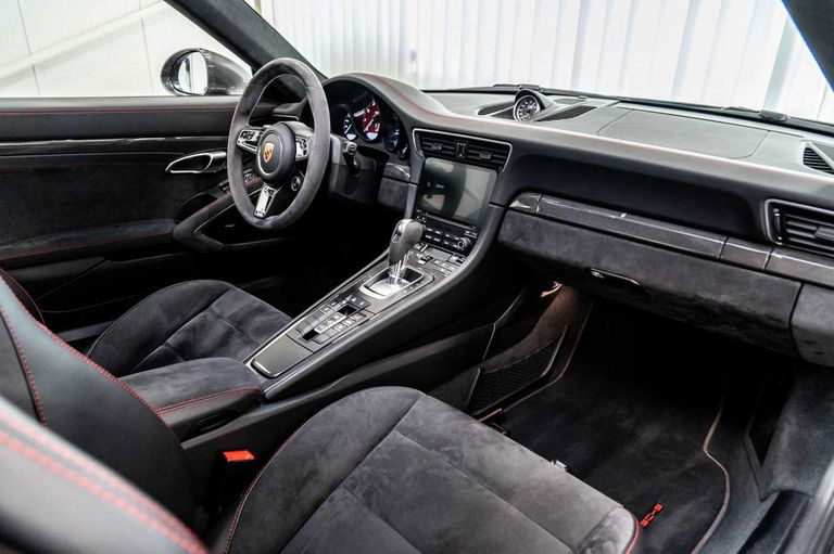 Porsche 991.2 Carrera 4 GTS