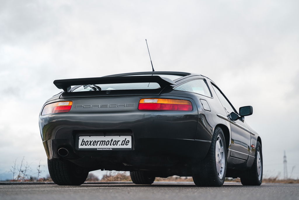 Porsche 928 S4