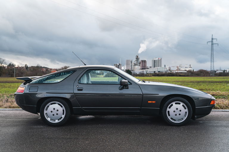 Porsche 928 S4