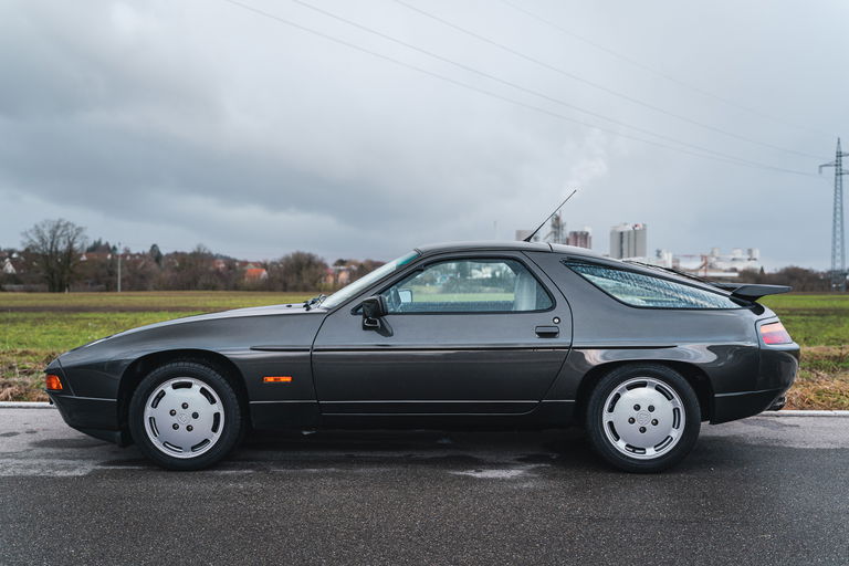 Porsche 928 S4