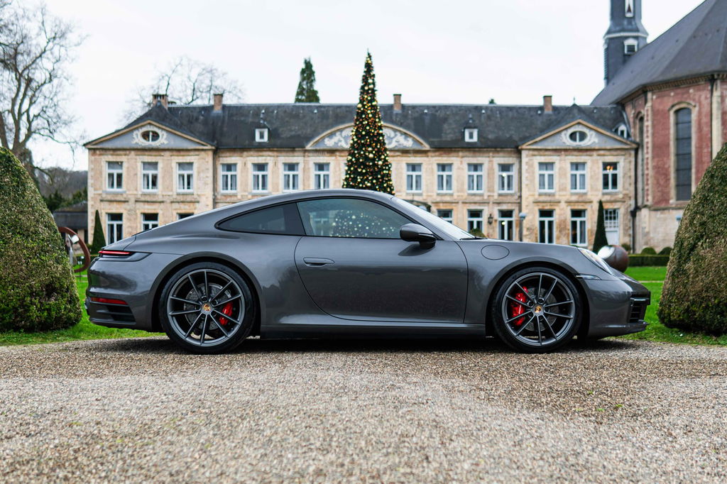Porsche 992 Carrera