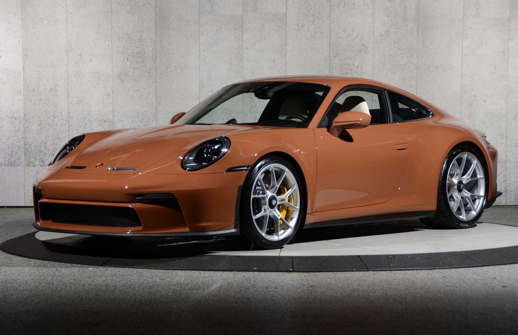 Porsche 992 GT3 Touring 2023 - elferspot.com - Marktplatz für Porsche  Sportwagen