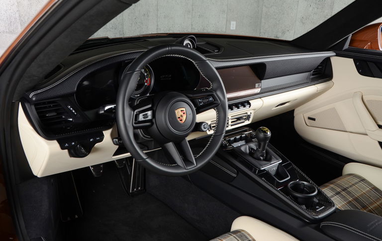 Porsche 992 GT3 Touring