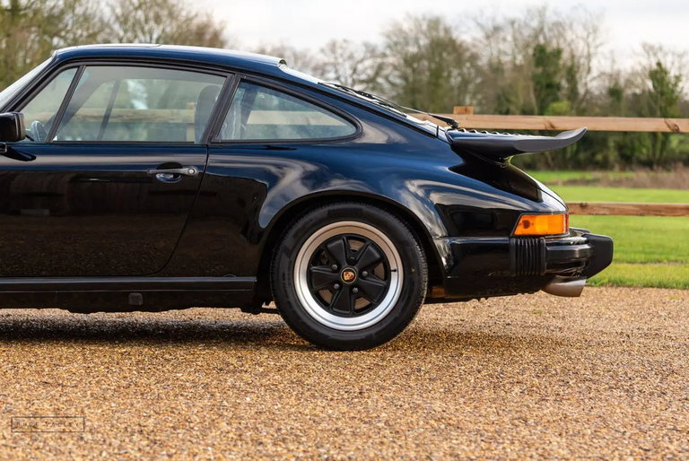 Porsche 911 Carrera 3.2