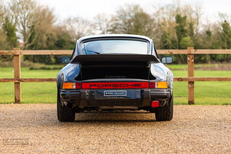 Porsche 911 Carrera 3.2