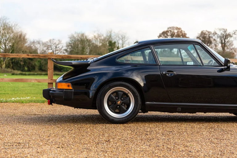 Porsche 911 Carrera 3.2