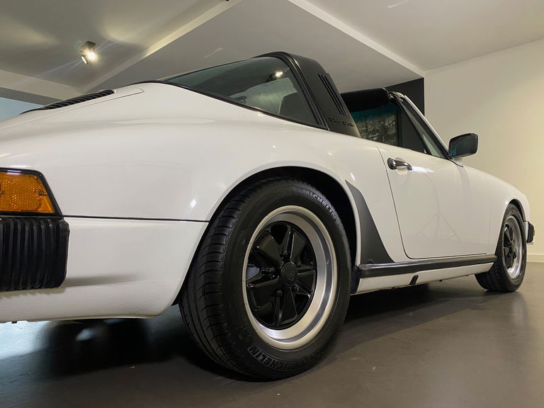 Porsche 911 Carrera 3.2 (US)