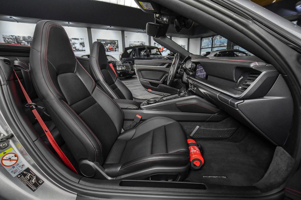 Porsche 992 Carrera 4S