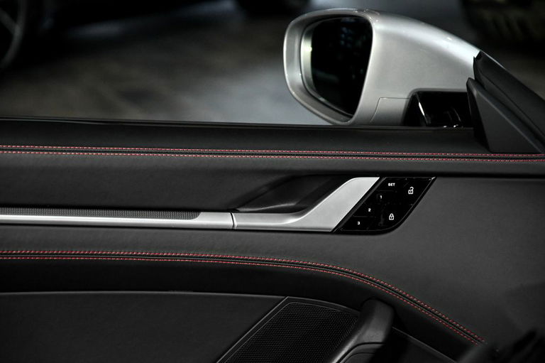 Porsche 992 Carrera 4S