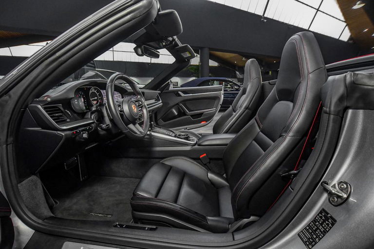 Porsche 992 Carrera 4S