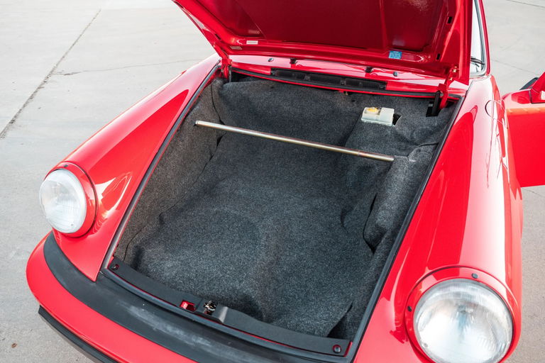 Porsche 911 Carrera 3.2 (US)