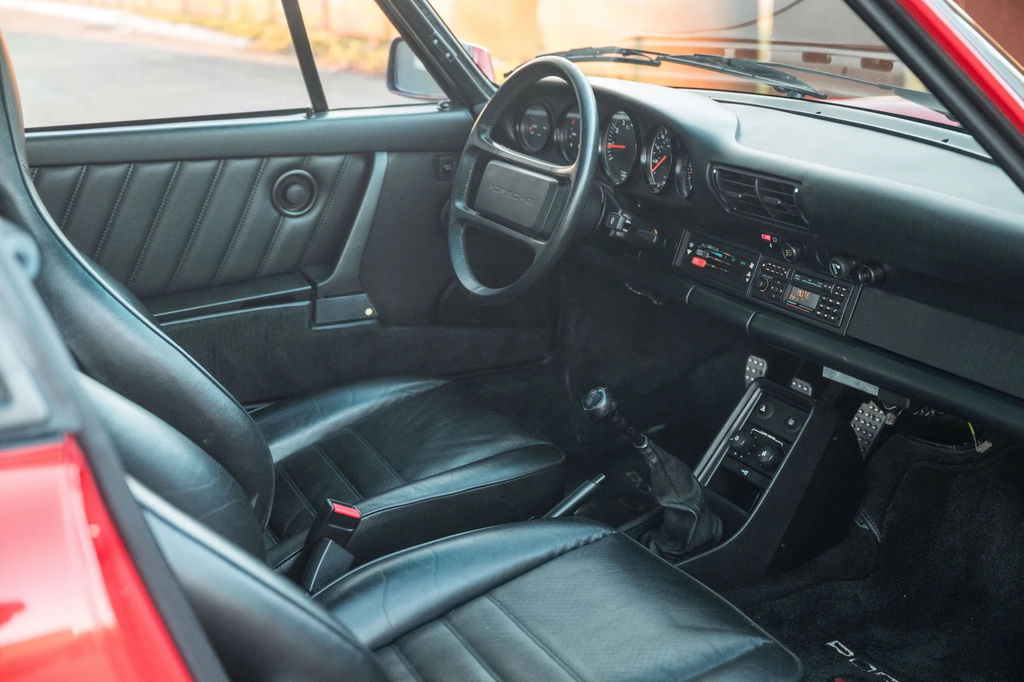 Porsche 911 Carrera 3.2 (US)