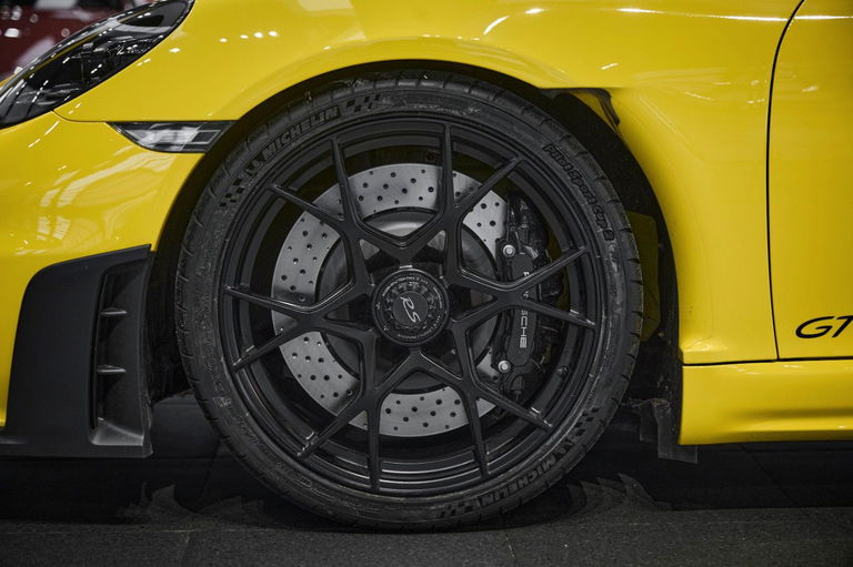 Porsche 718 Cayman GT4 RS