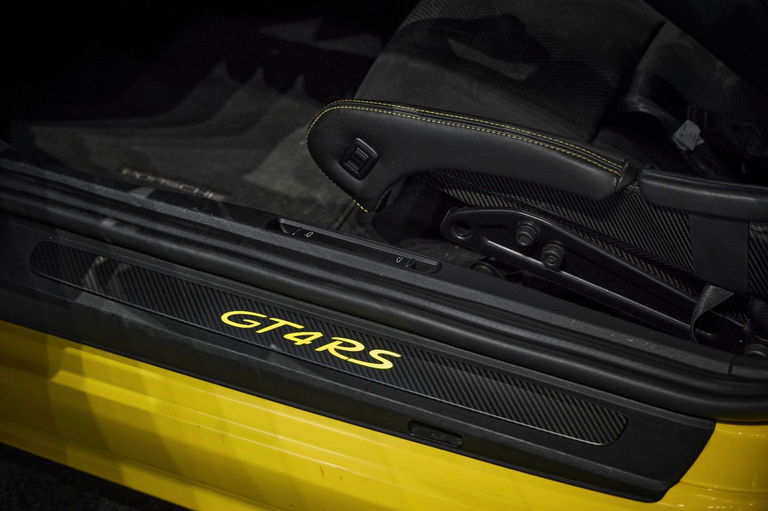 Porsche 718 Cayman GT4 RS