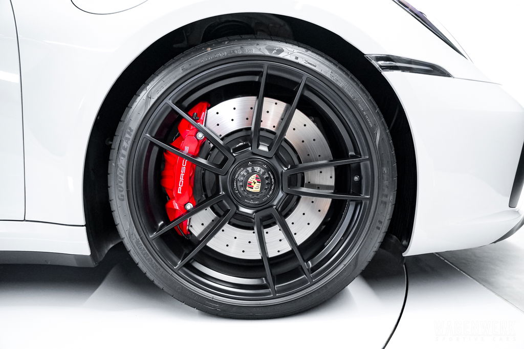 Porsche 992 Carrera 4 GTS