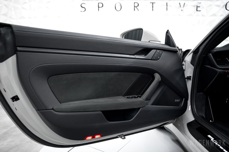 Porsche 992 Carrera 4 GTS