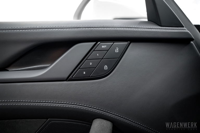 Porsche 992 Carrera 4 GTS