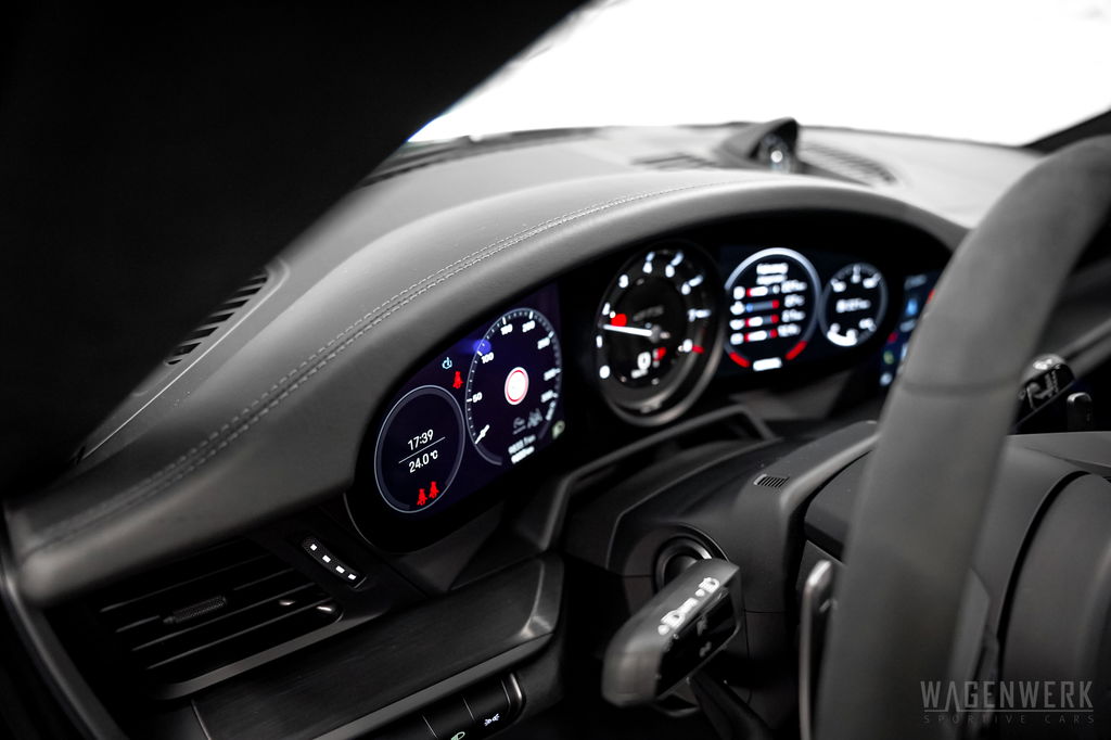 Porsche 992 Carrera 4 GTS