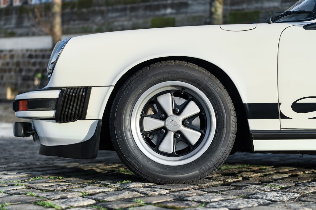 Porsche 911 Carrera 2.7