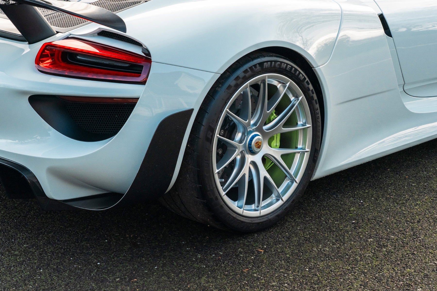 Porsche 918 Spyder Cabrio Modell 1/43 – Inkl. Vitrine, Sockel & Individuellem Wunschkennzeichen (Silber, 2013-2015)