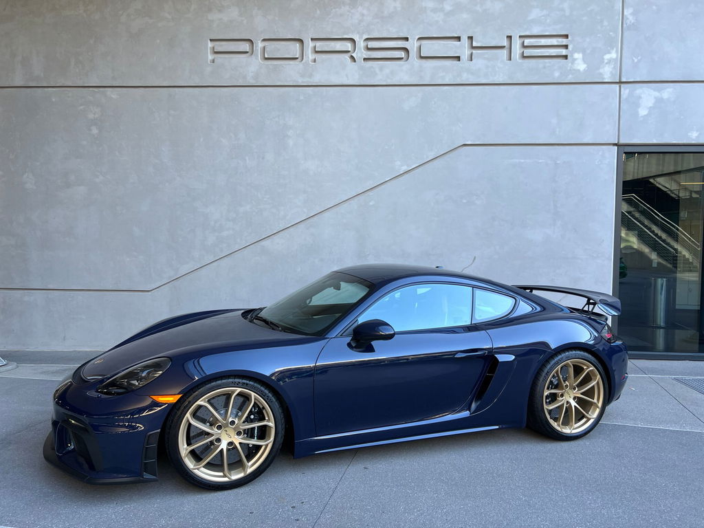 Porsche 718 Cayman GT4