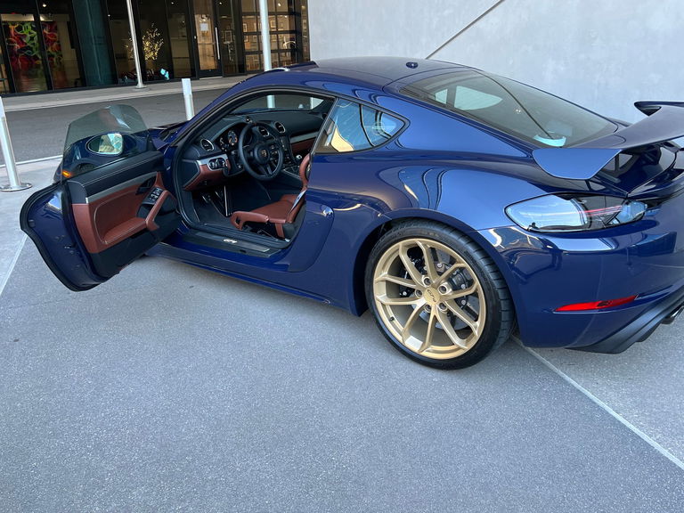 Porsche 718 Cayman GT4