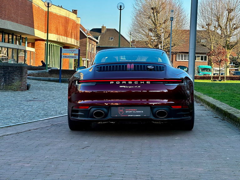 Porsche 992 Heritage Design Edition