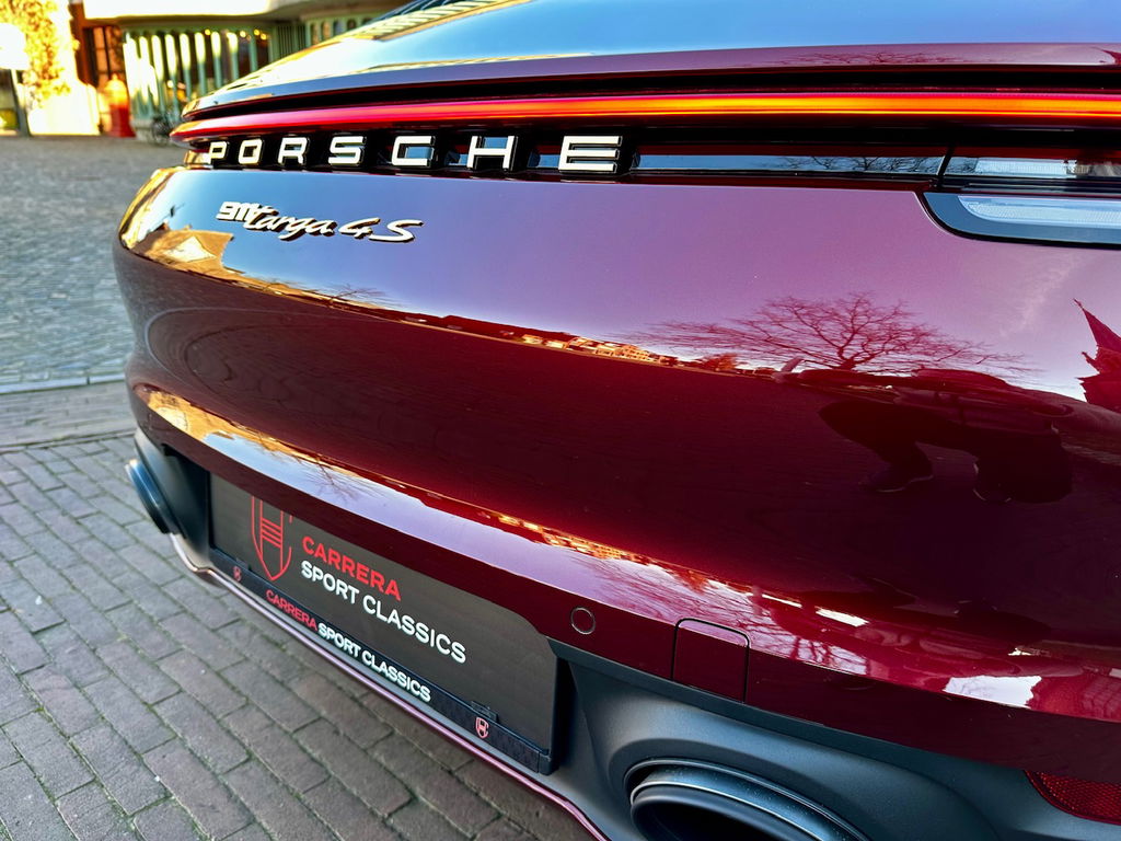 Porsche 992 Heritage Design Edition