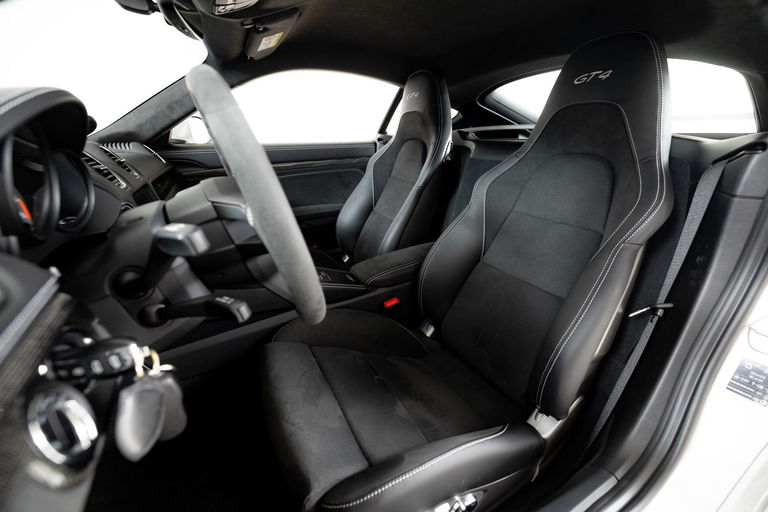 Porsche 718 Cayman GT4