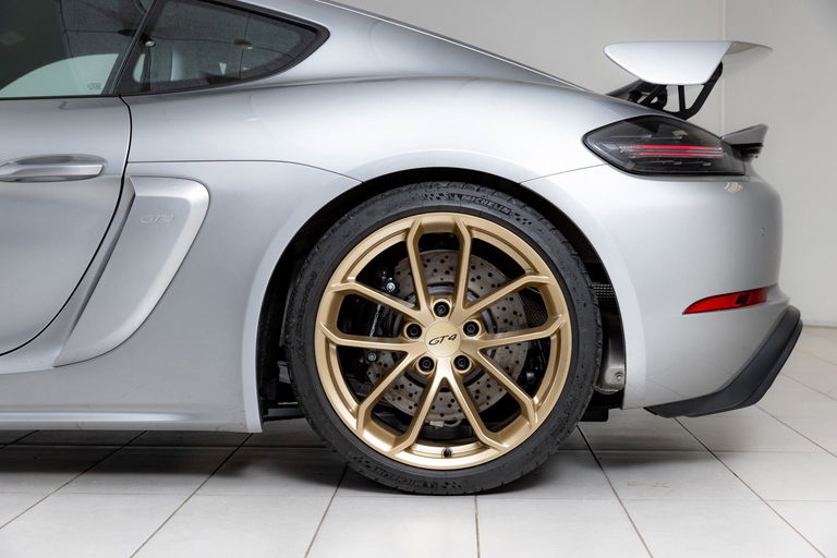 Porsche 718 Cayman GT4