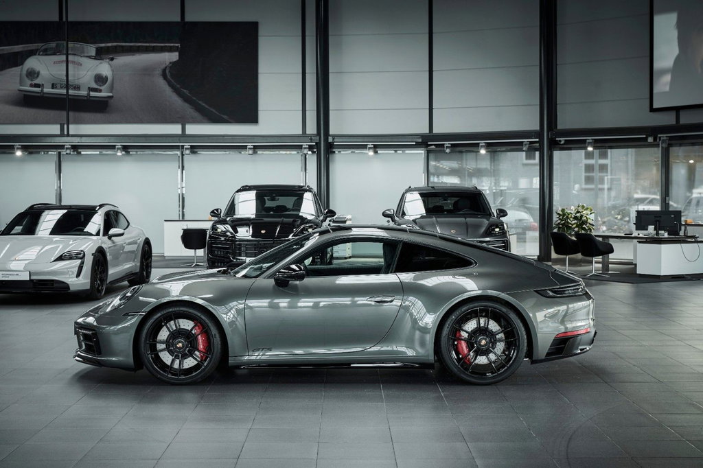 Porsche 992 Carrera 4 GTS