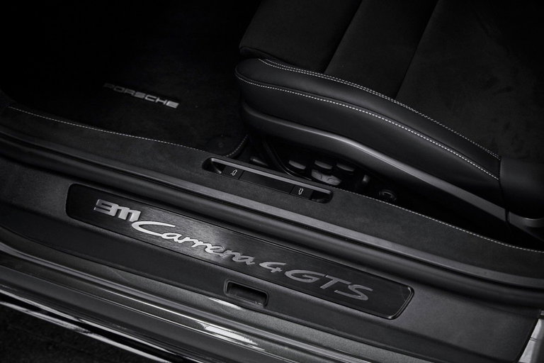 Porsche 992 Carrera 4 GTS