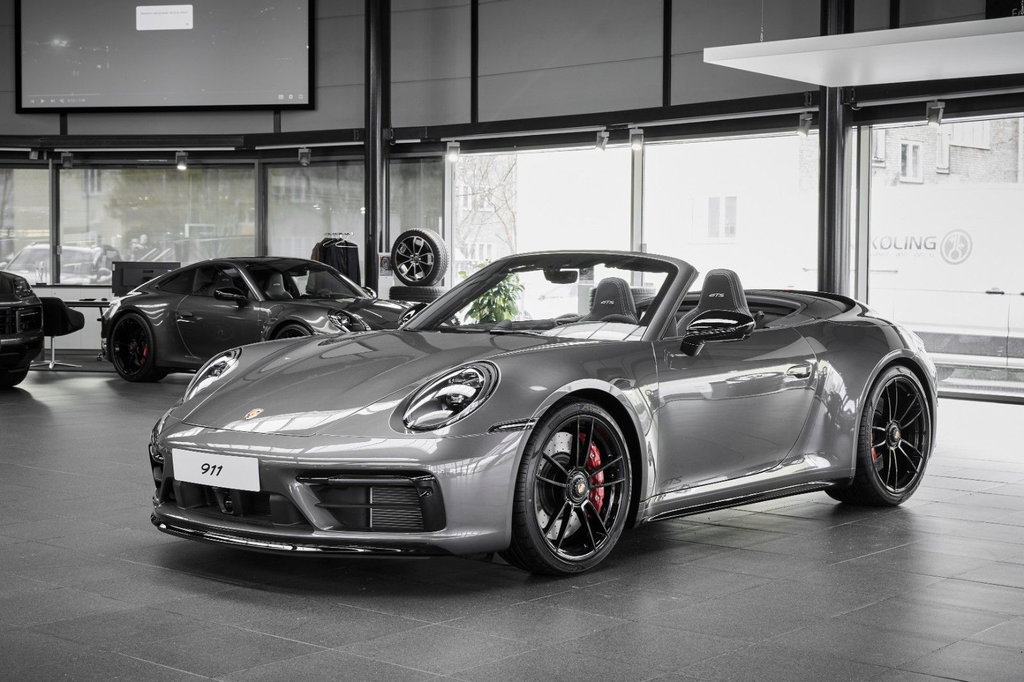 Porsche 992 Carrera 4 GTS