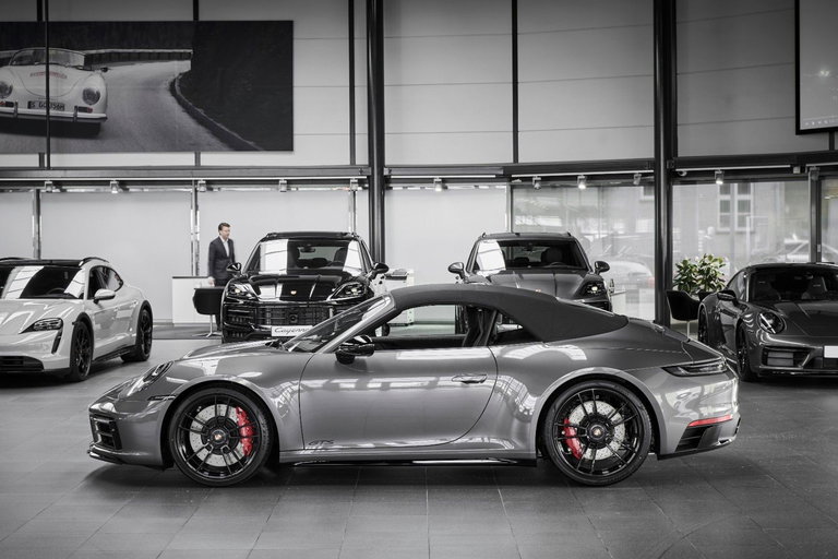 Porsche 992 Carrera 4 GTS