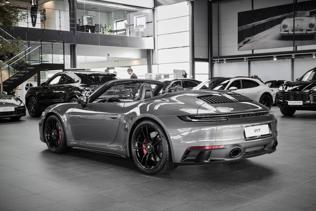 Porsche 992 Carrera 4 GTS
