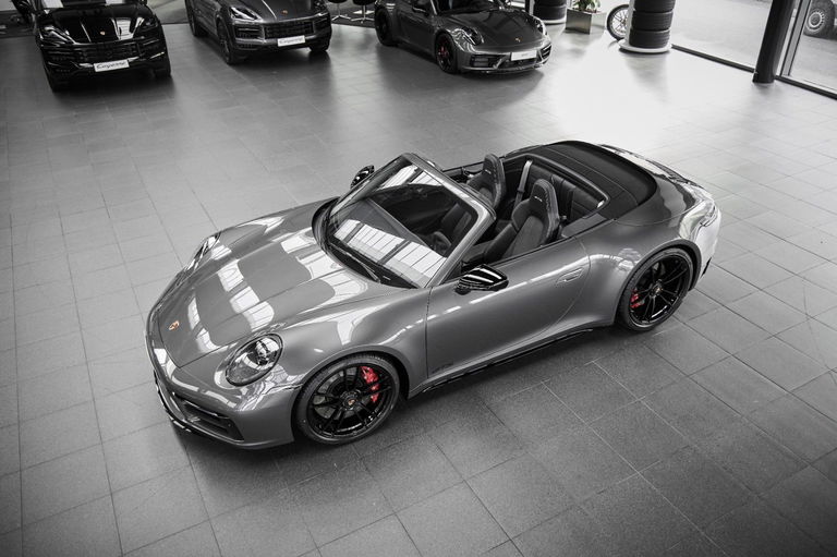 Porsche 992 Carrera 4 GTS