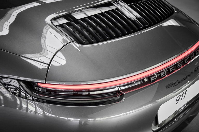 Porsche 992 Carrera 4 GTS