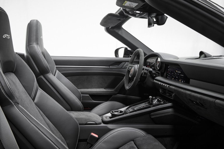 Porsche 992 Carrera 4 GTS