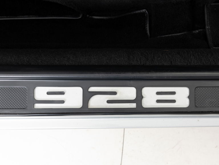 Porsche 928