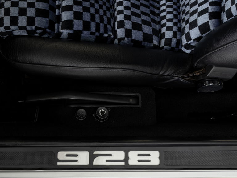 Porsche 928