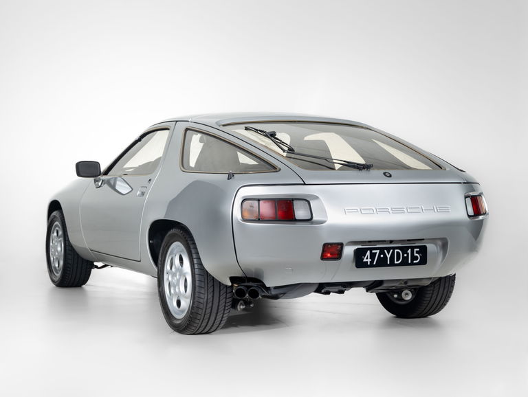 Porsche 928