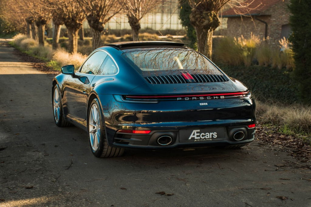 Porsche 992 Carrera 4