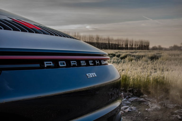 Porsche 992 Carrera 4